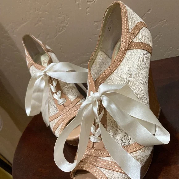 Seychelles Women's Harmony Wedge Peep Toe Pump, Natural, Size 7.5 - Picture 10 of 11